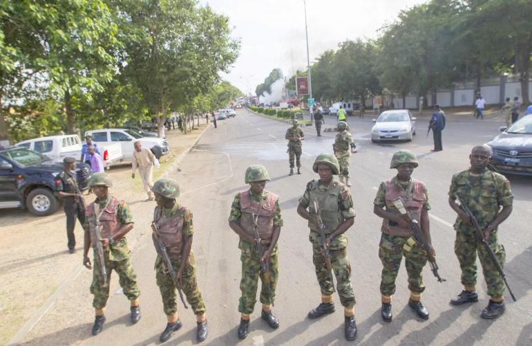 #Barbaric: Nigerian Army Sacks Police Station For Arresting Army Captain